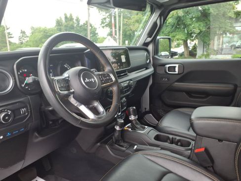 Used 2024 Jeep Wrangler Unlimited Sahara w/ Technology Group AWD/4WD image 21