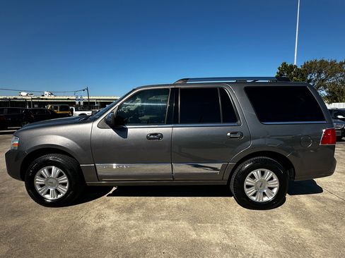 Used 2012 Lincoln Navigator 2WD image 2