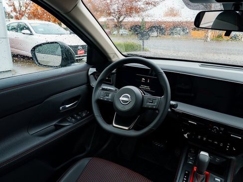 New 2026 Nissan Kicks SR w/ Cold Weather Package image 10