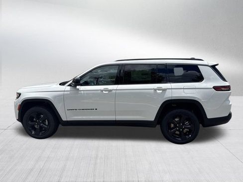 New 2026 Jeep Grand Cherokee L Limited w/ Limited Altitude Package AWD/4WD image 8