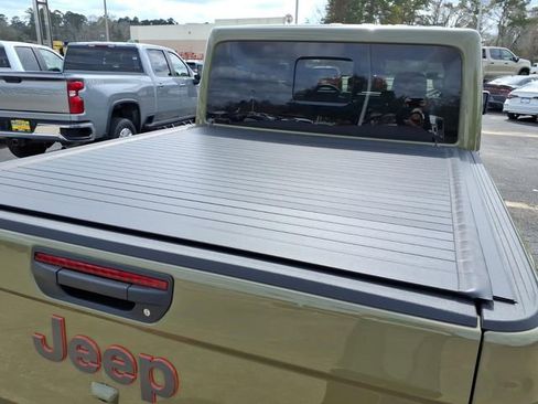 Used 2025 Jeep Gladiator Mojave image 11