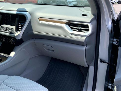 Used 2019 GMC Acadia SLE FWD image 16