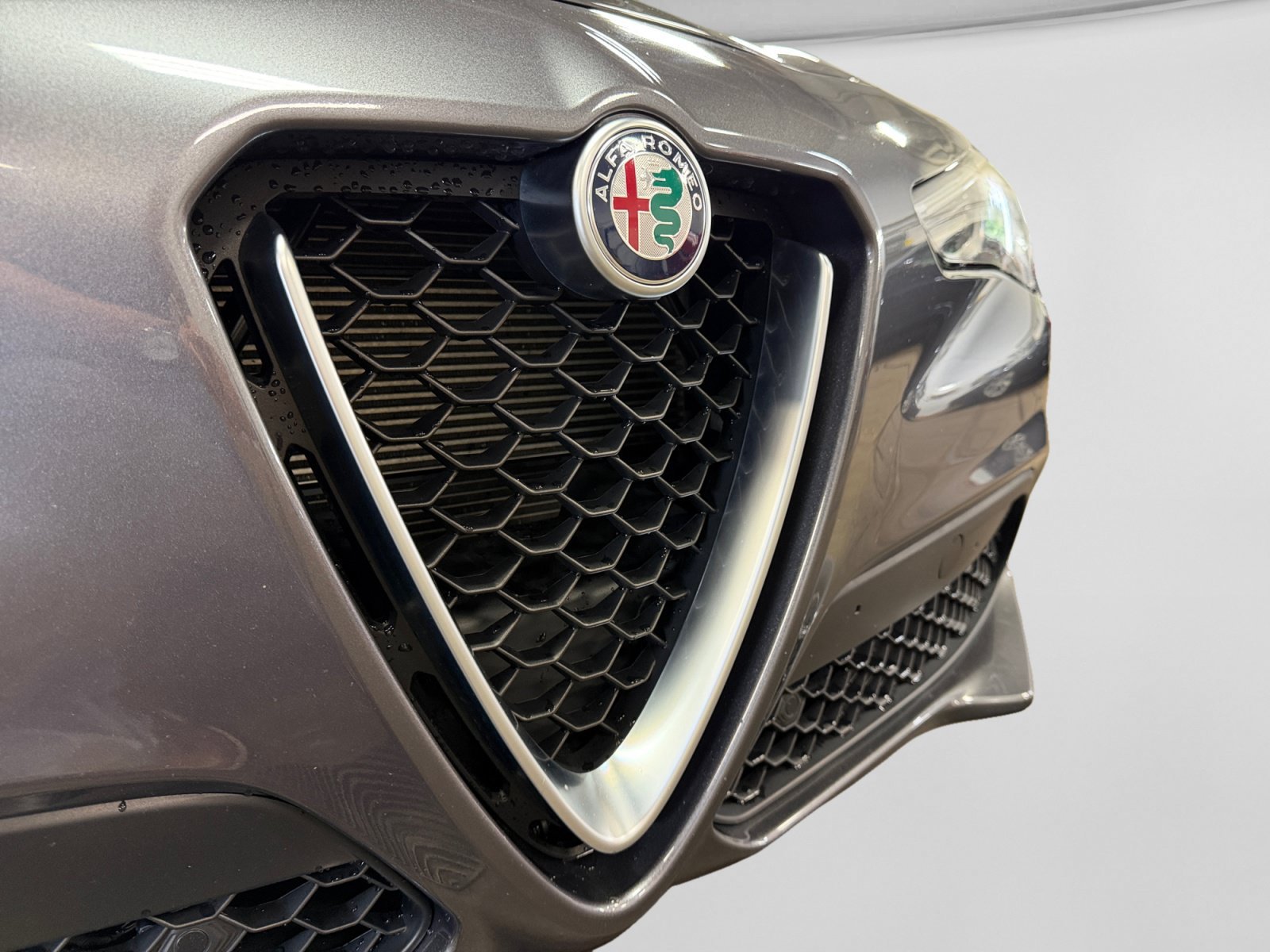 Used 2020 Alfa Romeo Stelvio Ti w/ Active Blind Spot Package AWD/4WD image 12