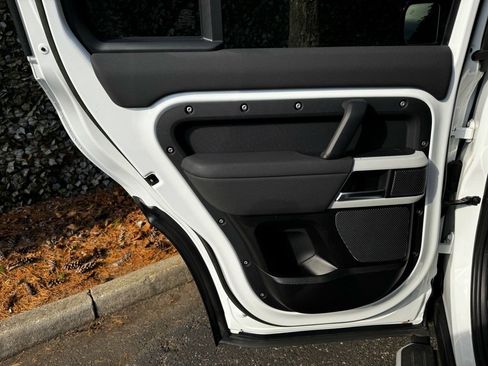 Used 2023 Land Rover Defender 110 S image 16