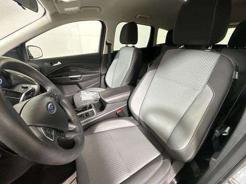 Used 2017 Ford Escape SE w/ Equipment Group 201A image 9