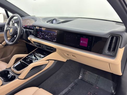 Used 2025 Porsche Cayenne E-Hybrid image 15