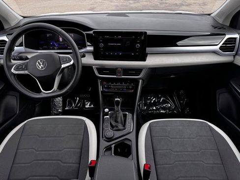 Used 2025 Volkswagen Taos SE image 6