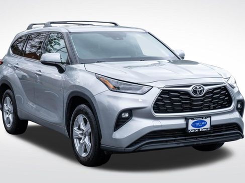 Used 2021 Toyota Highlander LE image 10