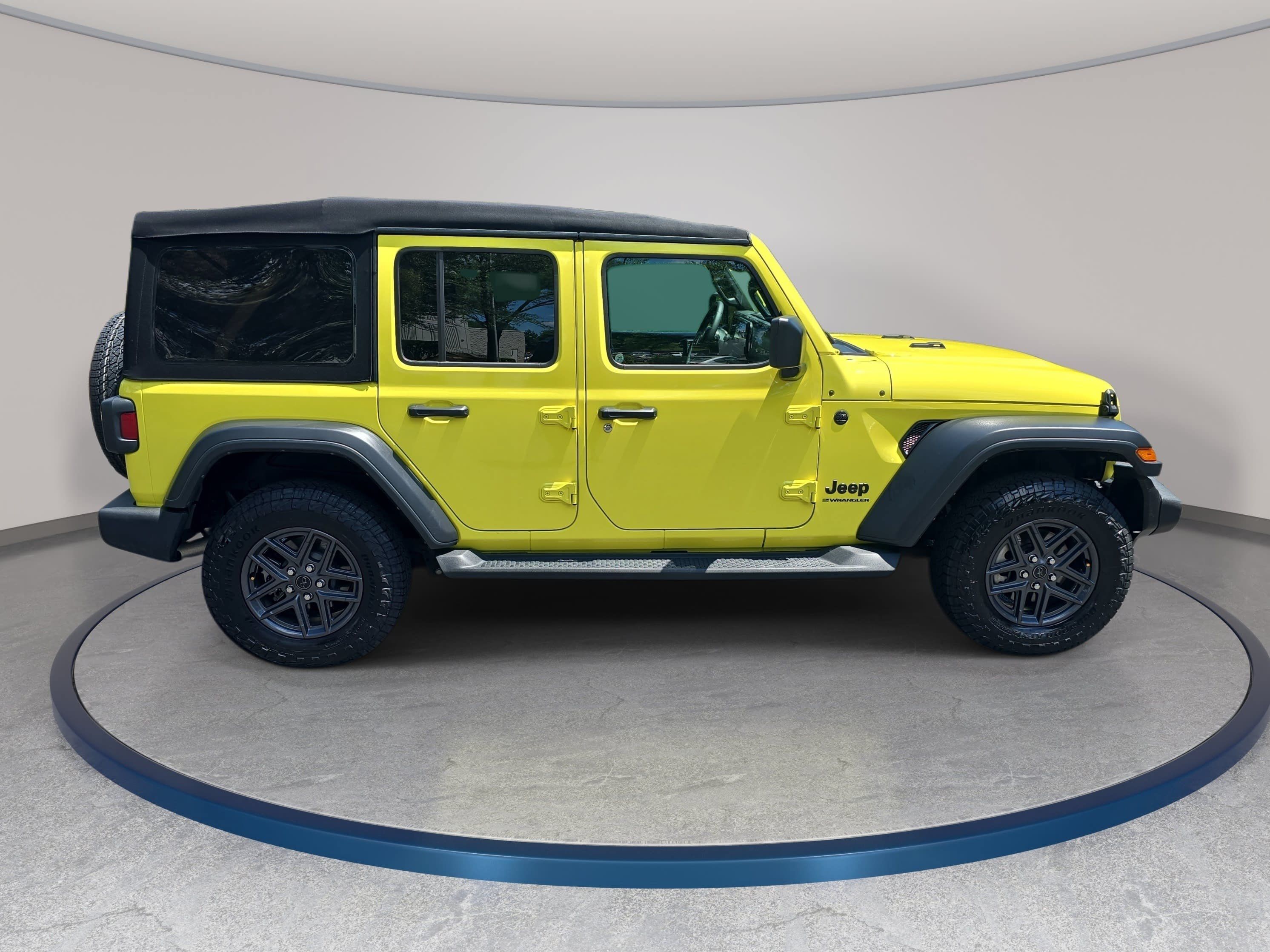 Used 2024 Jeep Wrangler Unlimited Sport AWD/4WD image 4