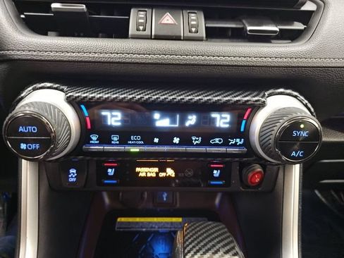 Used 2020 Toyota RAV4 Limited AWD/4WD image 24