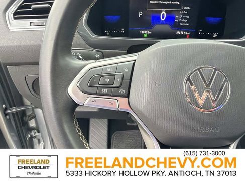 Used 2022 Volkswagen Tiguan SE image 32