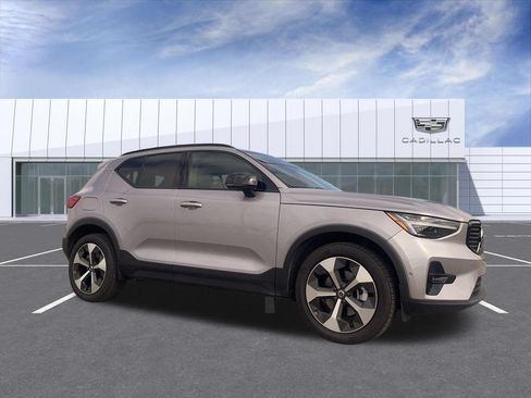Used 2026 Volvo XC40 B5 Plus AWD/4WD image 1