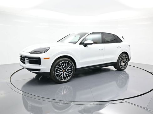 Used 2025 Porsche Cayenne AWD/4WD image 23