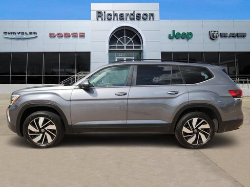 Used 2025 Volkswagen Atlas SE FWD image 3