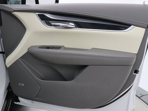 Used 2022 Cadillac XT6 Premium Luxury image 40