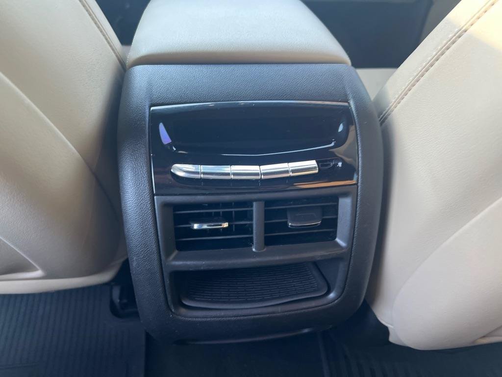 Used 2018 Cadillac XT5 Premium Luxury FWD image 18