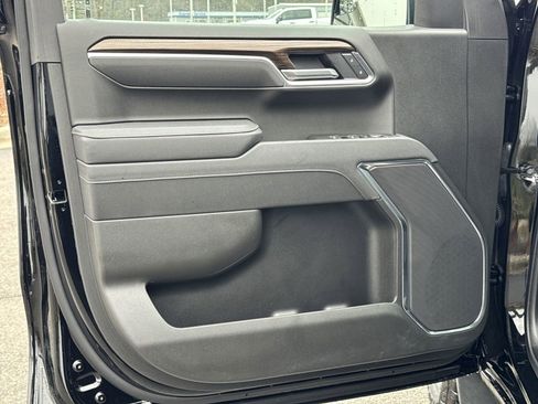 Used 2025 Chevrolet Silverado 1500 LT image 14