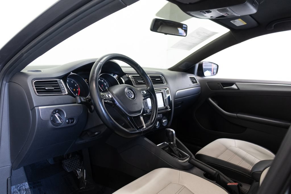 Used 2016 Volkswagen Jetta Sport FWD image 17