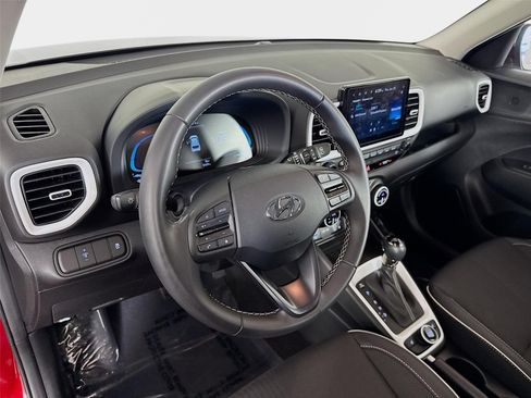 Certified 2025 Hyundai Venue Limited FWD image 9