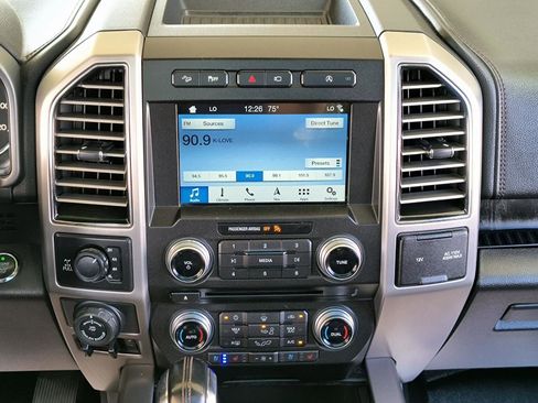 Used 2018 Ford F150 Platinum w/ Equipment Group 701A Luxury AWD/4WD image 19