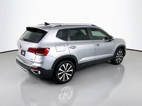 Used 2023 Volkswagen Taos SE AWD/4WD image 9