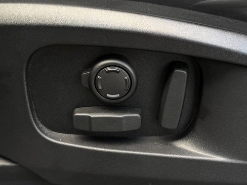 Used 2023 Land Rover Defender 110 image 97