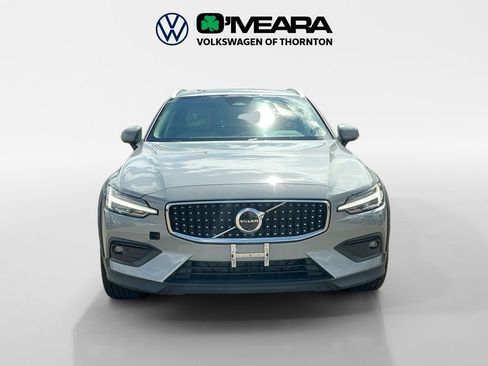 Used 2024 Volvo V60 B5 Cross Country Plus image 8
