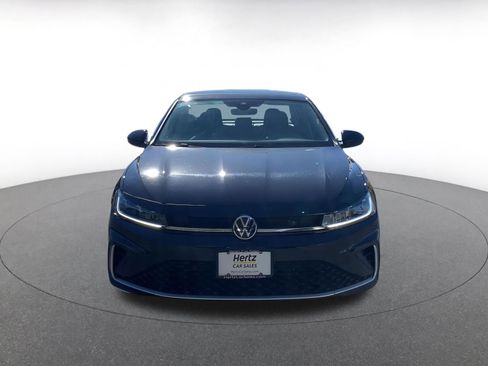 Used 2025 Volkswagen Jetta SE image 4