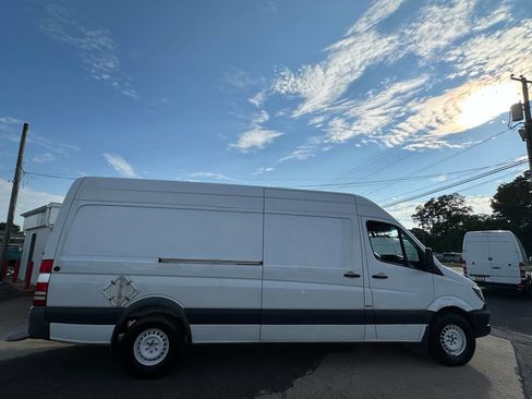 Used 2014 Mercedes-Benz Sprinter 2500 image 4