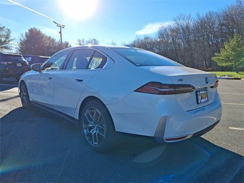 Used 2025 BMW i5 xDrive40 w/ Premium Package image 11