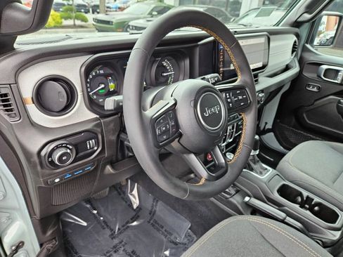 Used 2024 Jeep Wrangler Unlimited AWD/4WD image 20