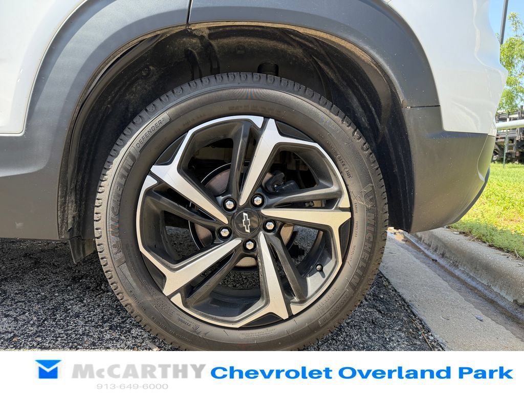 Used 2022 Chevrolet TrailBlazer RS w/ Sun and Liftgate Package AWD/4WD image 9