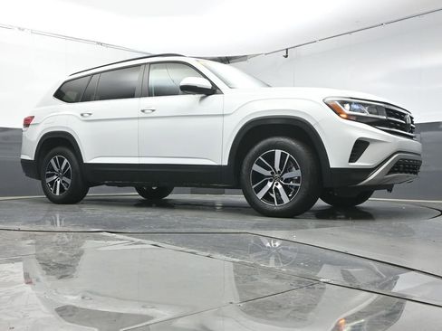 Certified 2023 Volkswagen Atlas SE image 31