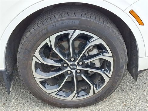 Certified 2025 Lincoln Nautilus Reserve AWD/4WD image 8