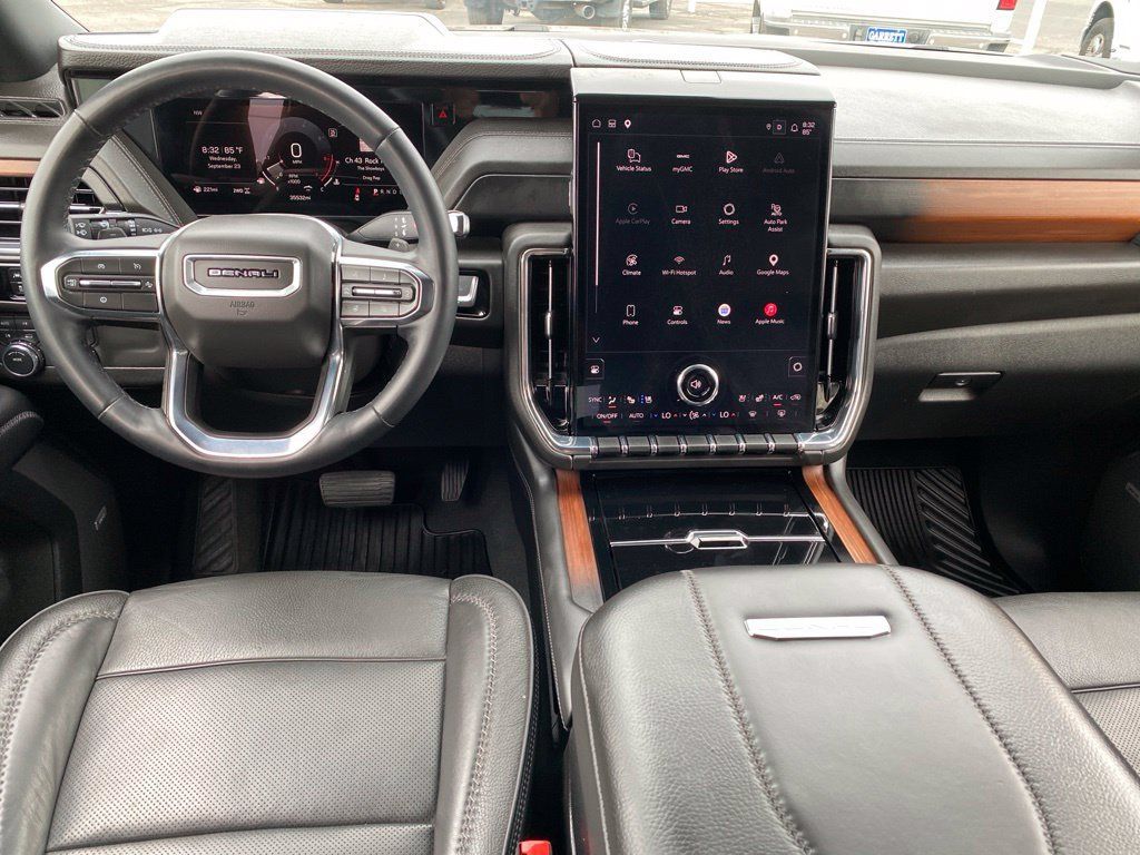 Used 2025 GMC Yukon Denali AWD/4WD image 4