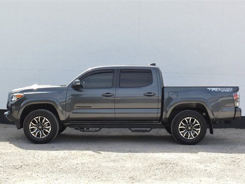 Used 2022 Toyota Tacoma TRD Sport w/ Black Out Package (TMS) AWD/4WD image 9