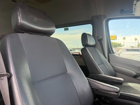 Used 2015 Mercedes-Benz Sprinter 2500 image 25