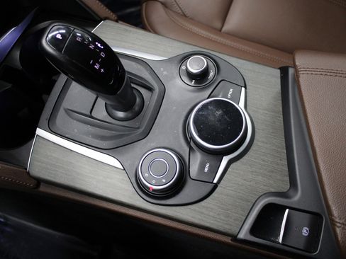 Used 2019 Alfa Romeo Stelvio Ti image 30