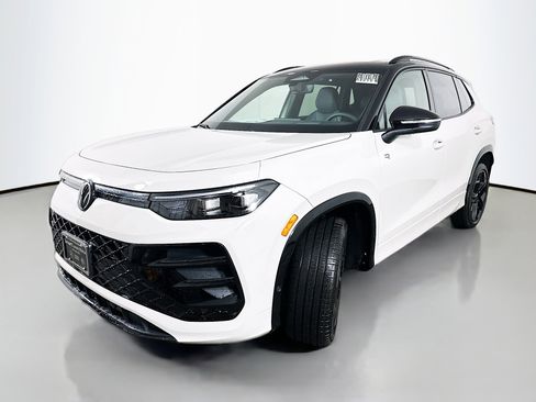 New 2026 Volkswagen Tiguan SE R-Line AWD/4WD image 3