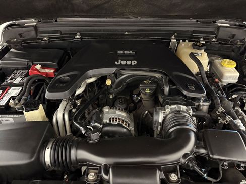 Used 2018 Jeep Wrangler Unlimited Sahara w/ Uconnect 4C Nav & Sound Group AWD/4WD image 52
