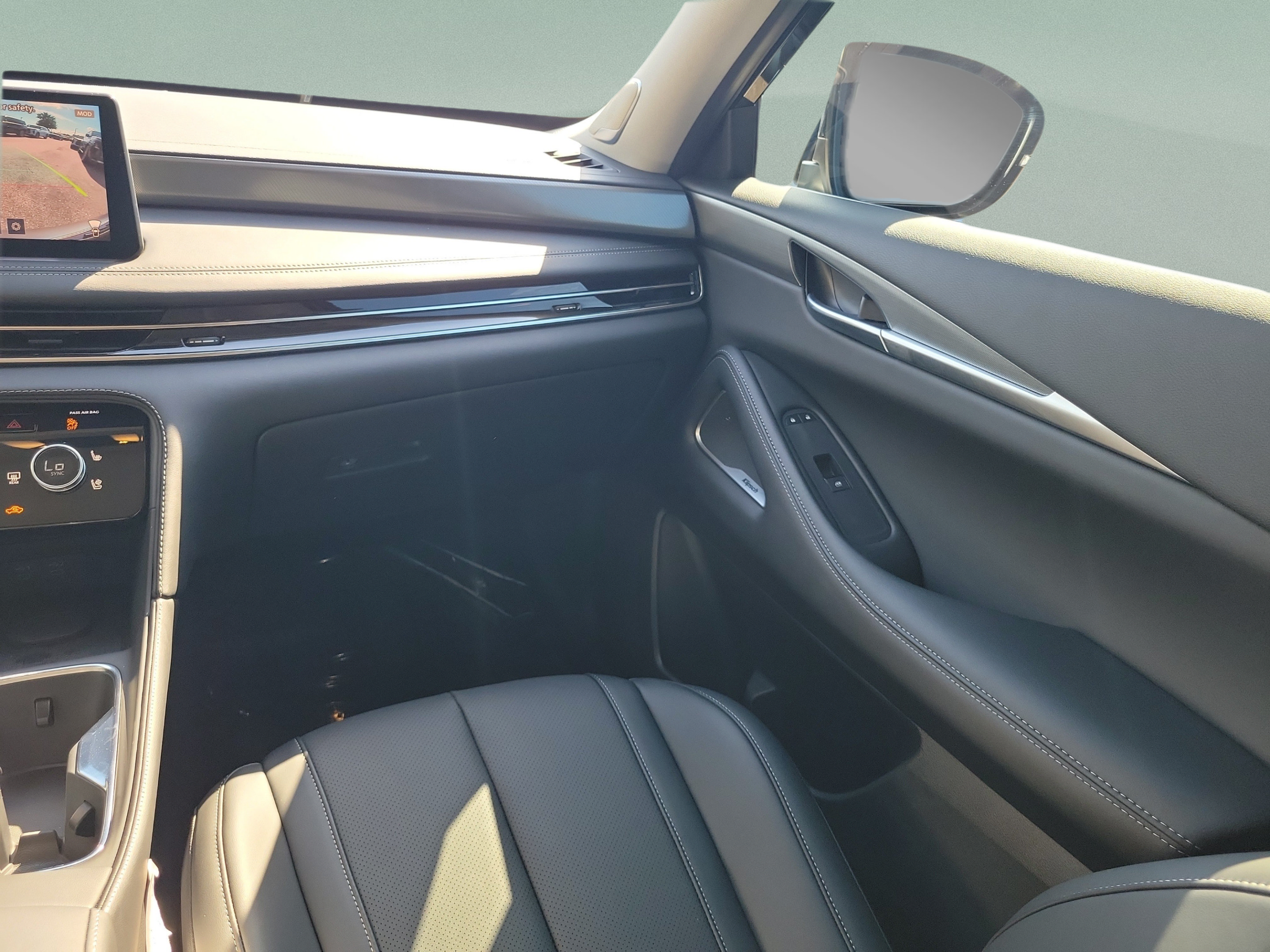 New 2027 INFINITI QX60 Luxe w/ Cargo Package FWD image 12