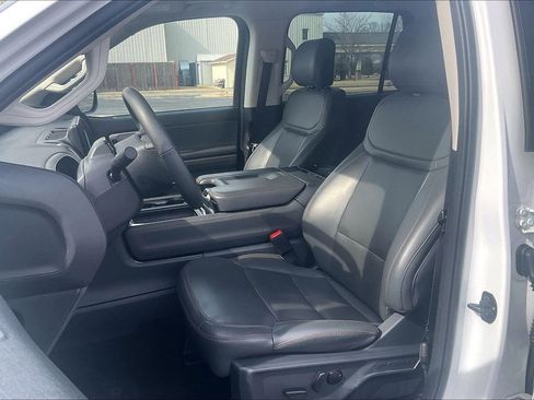 Used 2025 Ford Expedition Active image 7