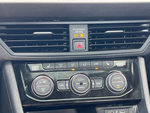 Used 2024 Volkswagen Jetta SE w/ Panoramic Sunroof Package FWD image 20