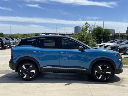 New 2026 Nissan Kicks SR FWD image 3