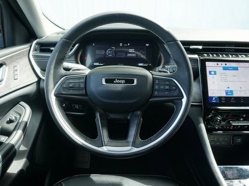 Used 2023 Jeep Grand Cherokee L Limited image 13