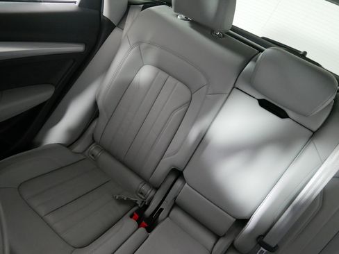 Used 2018 Audi Q5 2.0T Premium image 12