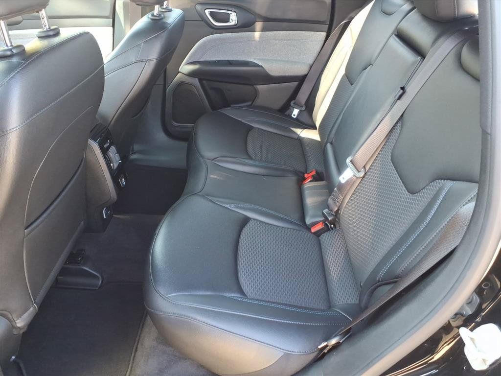 Used 2024 Jeep Compass Latitude AWD/4WD image 13