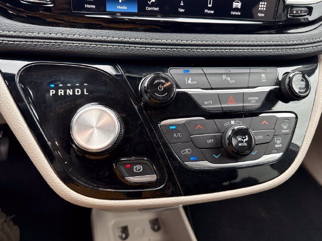 Used 2024 Chrysler Pacifica Limited FWD image 23