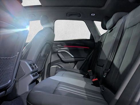 Used 2025 Audi Q5 Premium Plus w/ Premium Plus image 25