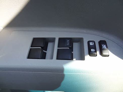 Used 2013 Toyota Highlander Limited AWD/4WD image 8